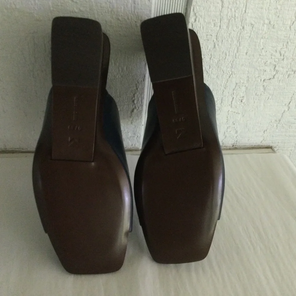 Mercedes Castillo Leonor Leather Wedge Sandal Size 9 Women Shoe Color Navy
